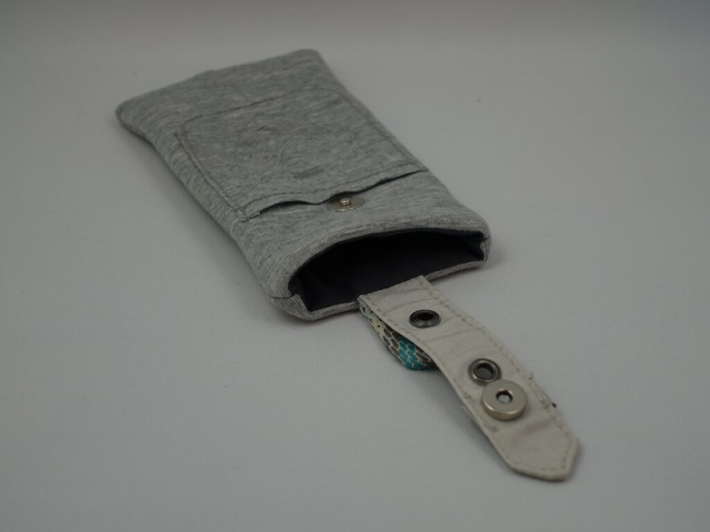 selbstgenaehte handytasche-upcycling-selbstgenaeht