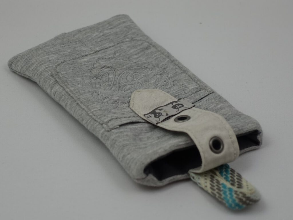 selbstgenaehte handytasche-upcycling-selbstgenaeht