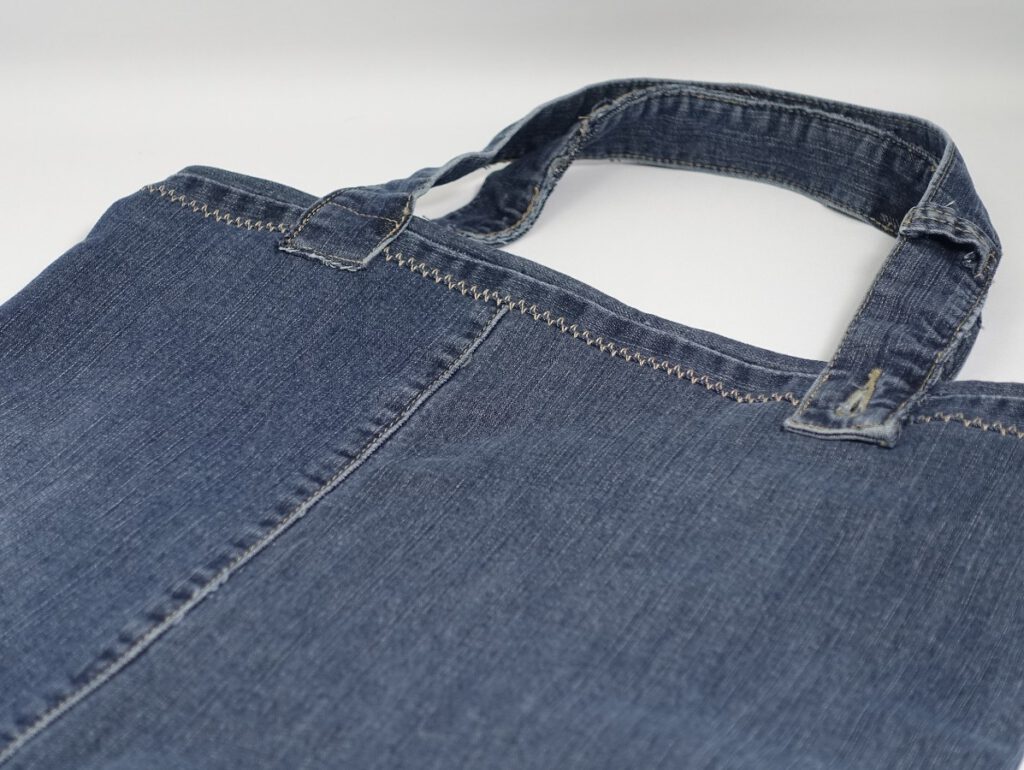jeanstasche-einkaufstasche-selbstgenaeht-upclycling